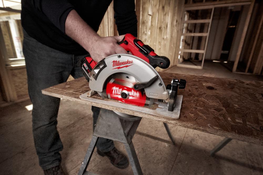 Milwaukee M18 7-1/4″ Circular Saw Brushless Reconditioned - Ascmtools