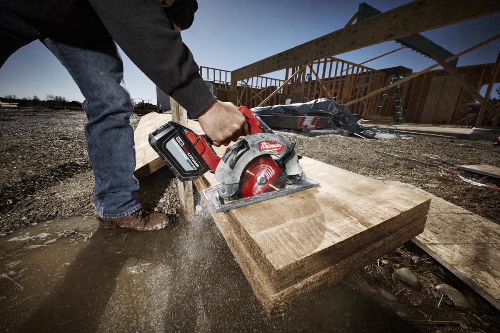 Milwaukee M18 FUEL 7-1/4 in. Circular Saw Kit - Ascmtools