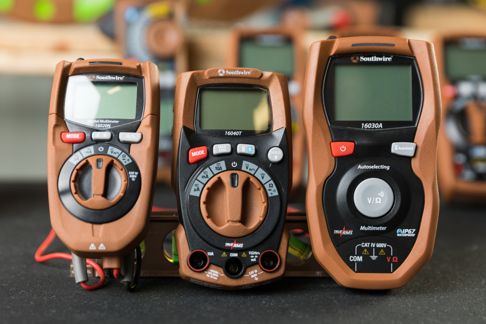 Southwire Multimeter Autoselecting CAT IV - Ascmtools