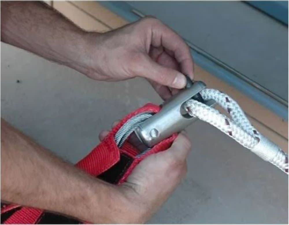 Southwire 1 5/8″ Swivel Rope Clevis (max. working load: 10000 lbs) - Ascmtools