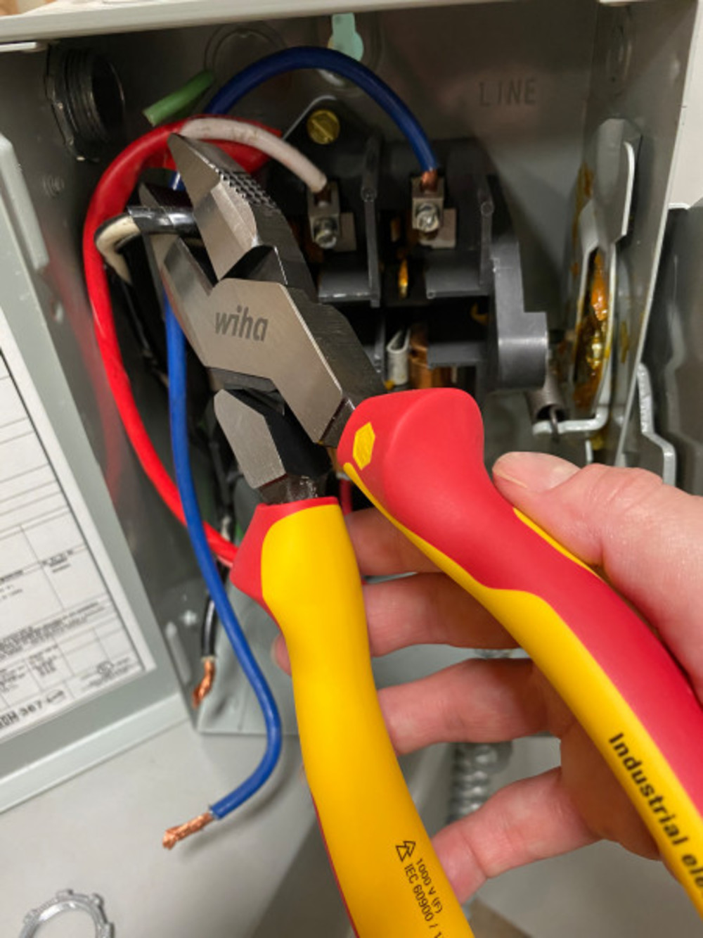 Wiha Linemans Pliers Insulated Industrial 9.5″ - Ascmtools