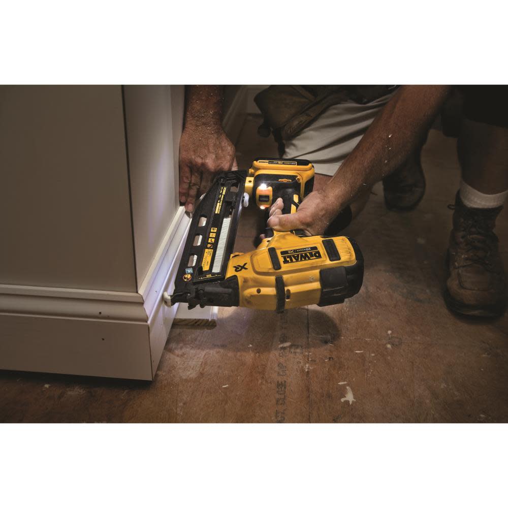 DEWALT 20 V MAX* 16 Gauge Angled Cordless Finish Nailer Kit - Ascmtools
