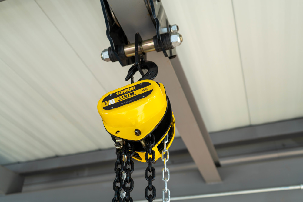 Sumner 1- 1/2-Ton Chain Hoist with 20 ft. Lift and Overload Protection - Ascmtools