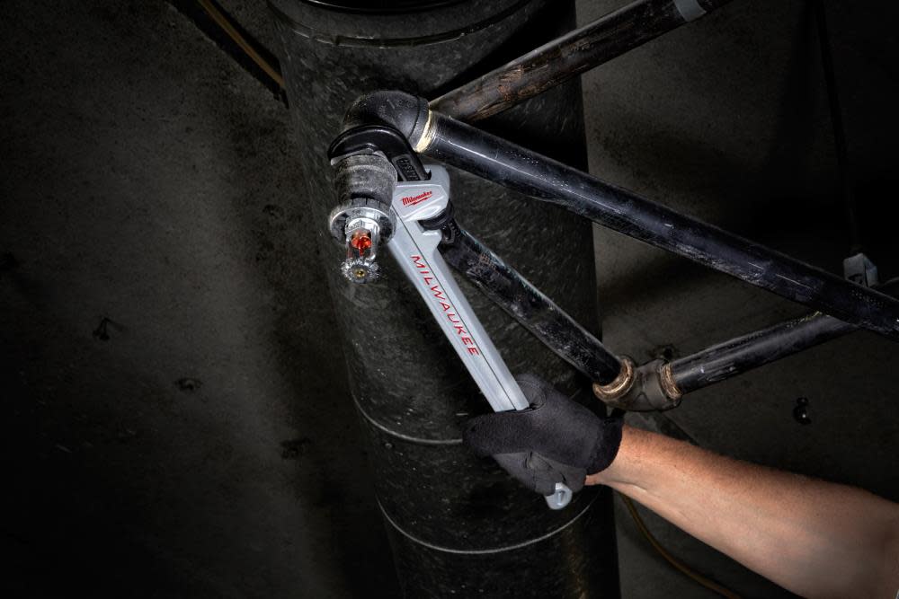 Milwaukee 10L Aluminum Pipe Wrench with POWERLENGTH Handle - Ascmtools