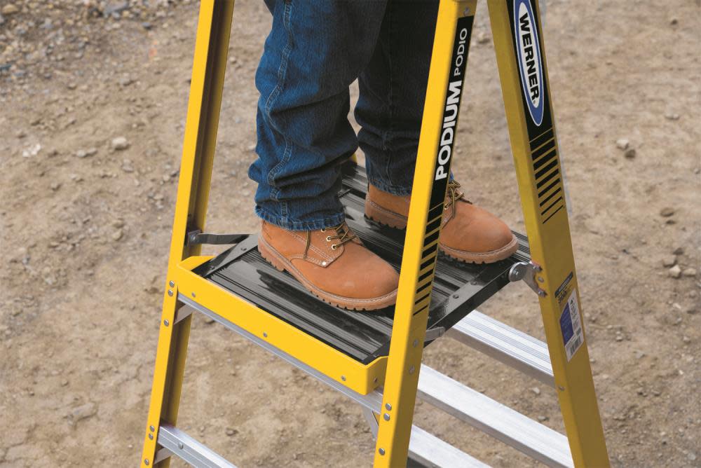 Werner Podium 8-ft Fiberglass 375-lb Type IAA Platform Ladder - Ascmtools