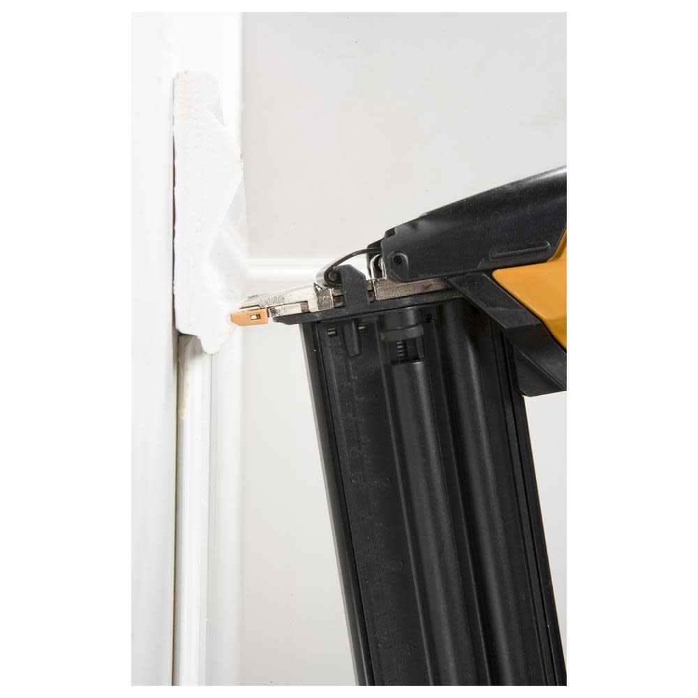 Bostitch 2.125-in x 18-Gauge Clip Head Brad Pneumatic Nail Gun Kit - Ascmtools