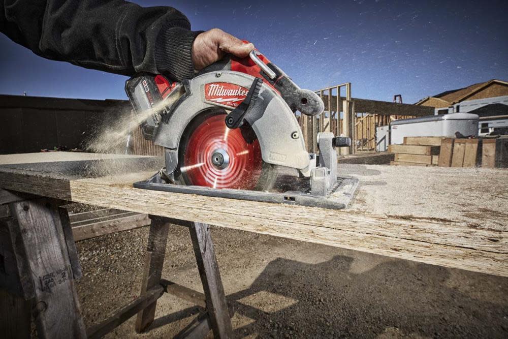 Milwaukee M18 FUEL 7-1/4 in. Circular Saw Kit - Ascmtools