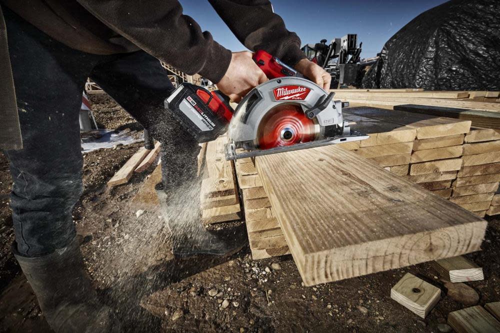Milwaukee M18 FUEL 7-1/4 in. Circular Saw Kit - Ascmtools