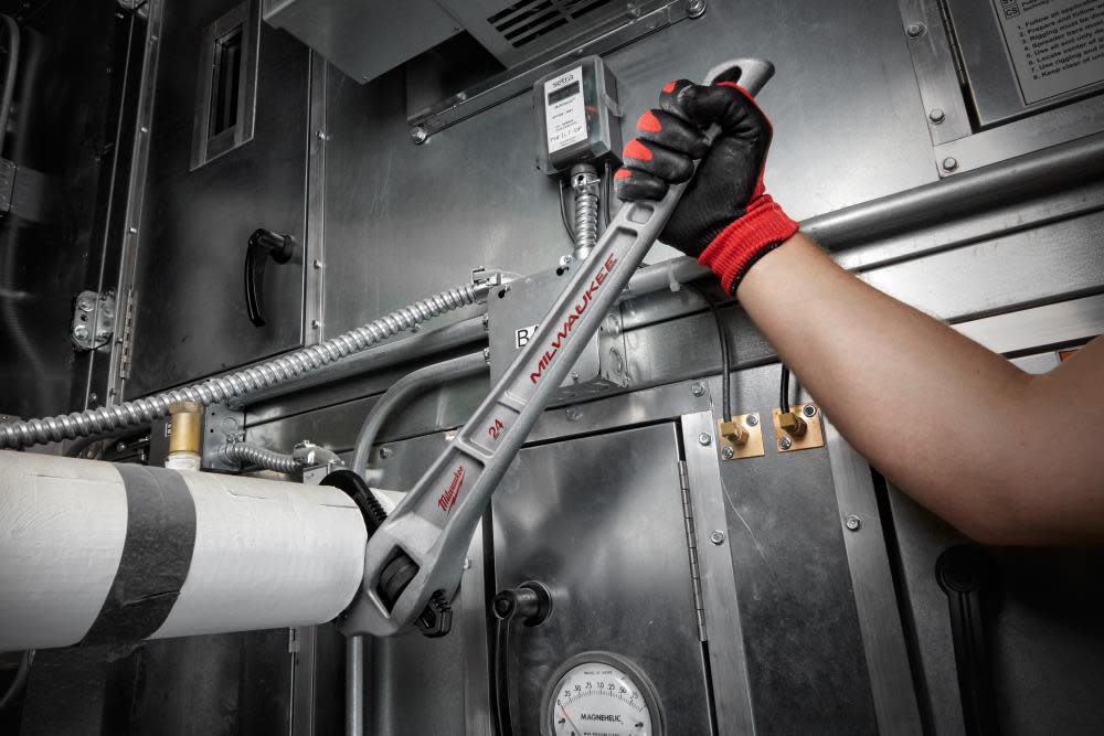 Milwaukee 24 in. Aluminum Offset Pipe Wrench - Ascmtools