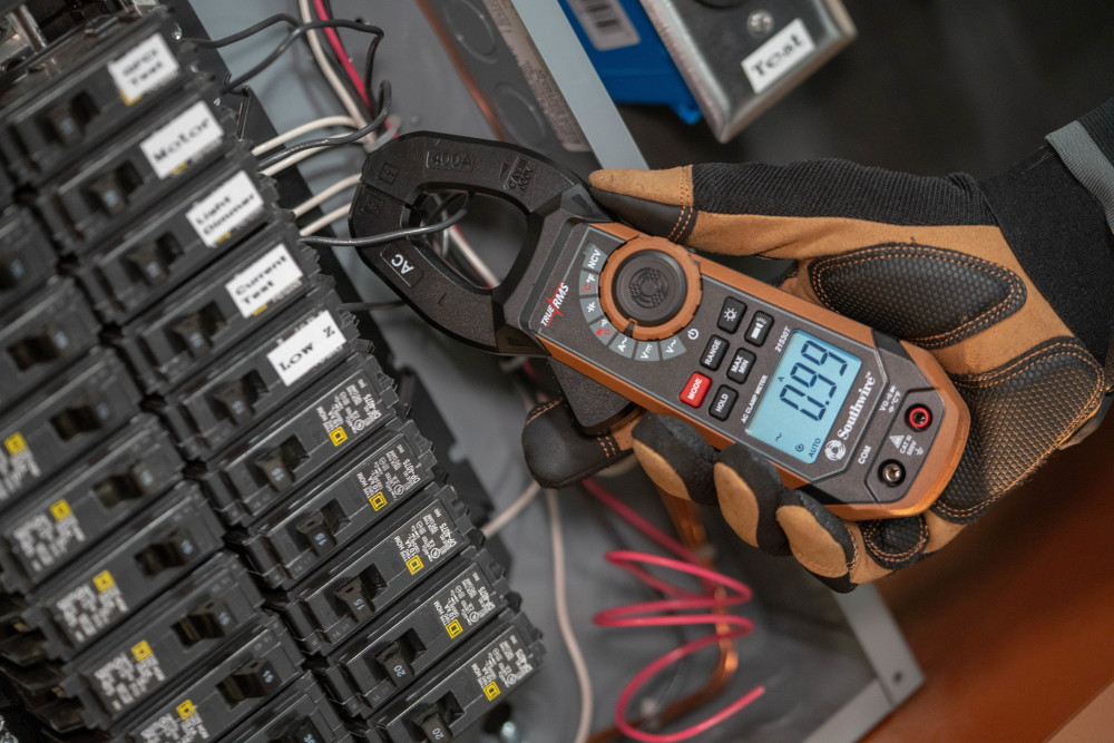 Southwire AC Clamp Meter with Built-In NCV Worklight - Ascmtools