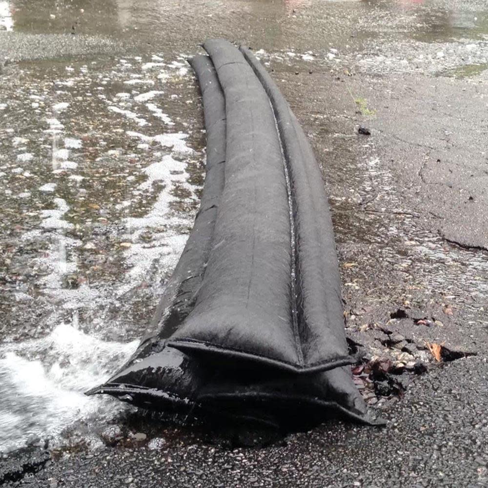 Quick Dam 10-ft L x 6-in W Self-Inflating Flood Barrier - Ascmtools