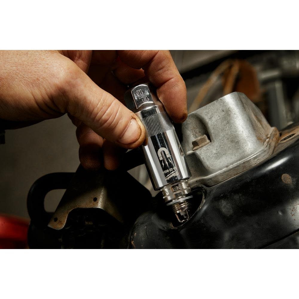 Milwaukee 3/8″ Drive 13/16″ Magnetic Spark Plug Socket - Ascmtools