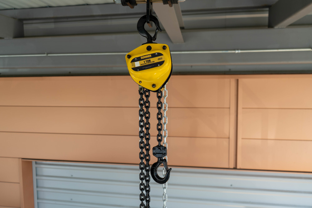 Sumner Chain Hoist 1 Ton with 20′ Chain Fall and Overload Protection - Ascmtools