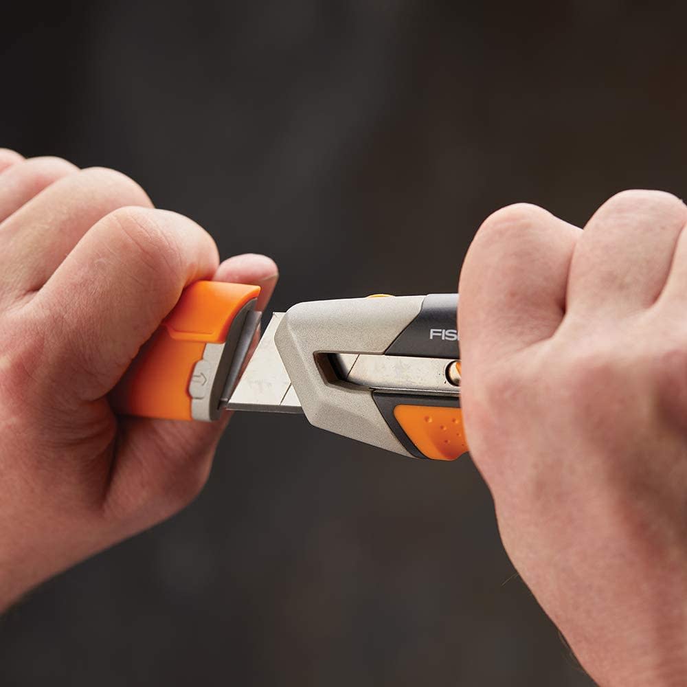 Fiskars Pro Utility Knife 25 mm Retractable Snap Off - Ascmtools
