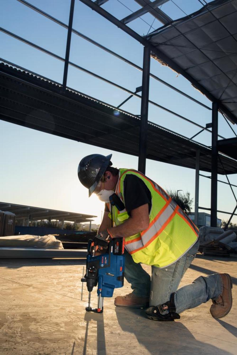 Bosch 18V SDS-plus Bulldog 1″ Rotary Hammer Kit - Ascmtools