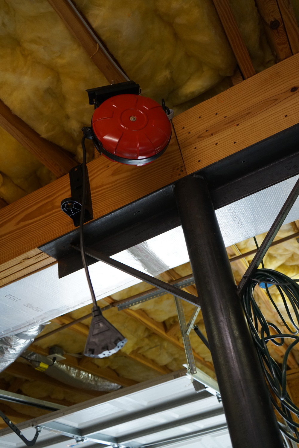 Southwire Retractable Reel Cord 3 Outlet 30′ - Ascmtools