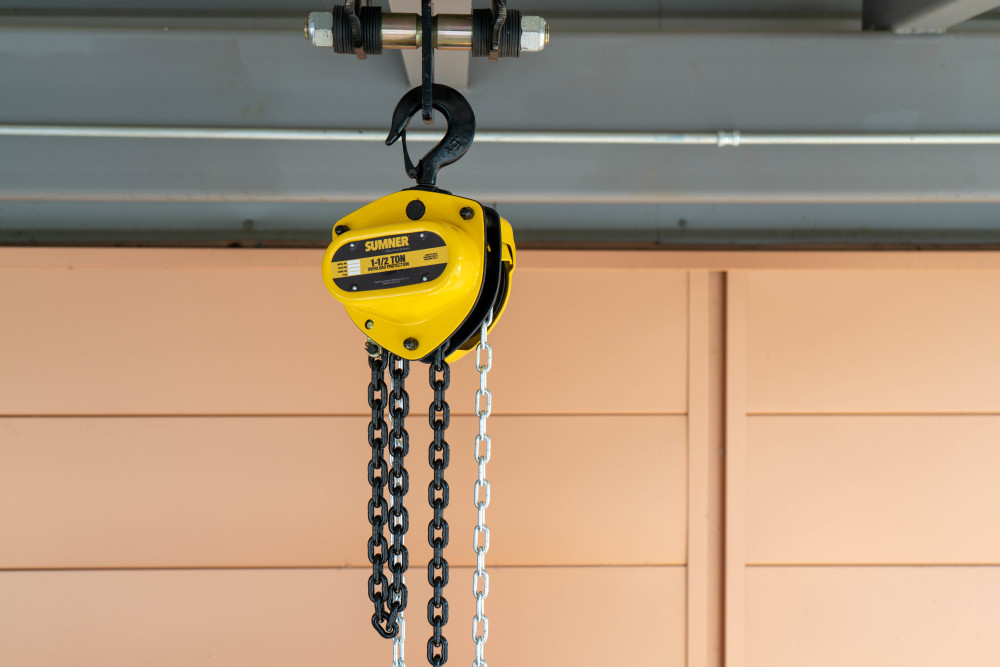 Sumner 1- 1/2-Ton Chain Hoist with 20 ft. Lift and Overload Protection - Ascmtools