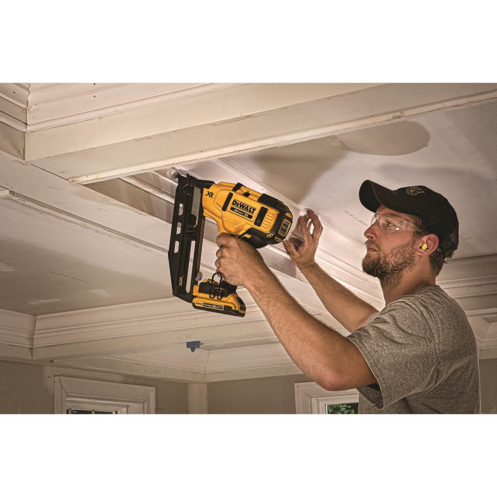 DEWALT 20 V MAX* 16 Gauge Angled Cordless Finish Nailer Kit - Ascmtools