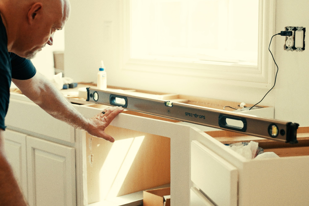 Spec Ops Tools Magnetic Box Beam Level with Bungee 48″ - Ascmtools