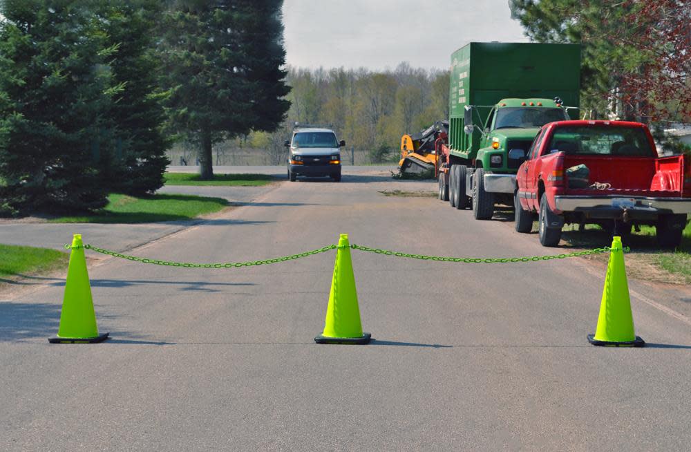 Mr Chain 28″ Safety Green Traffic Cone and Chain Kit - Ascmtools