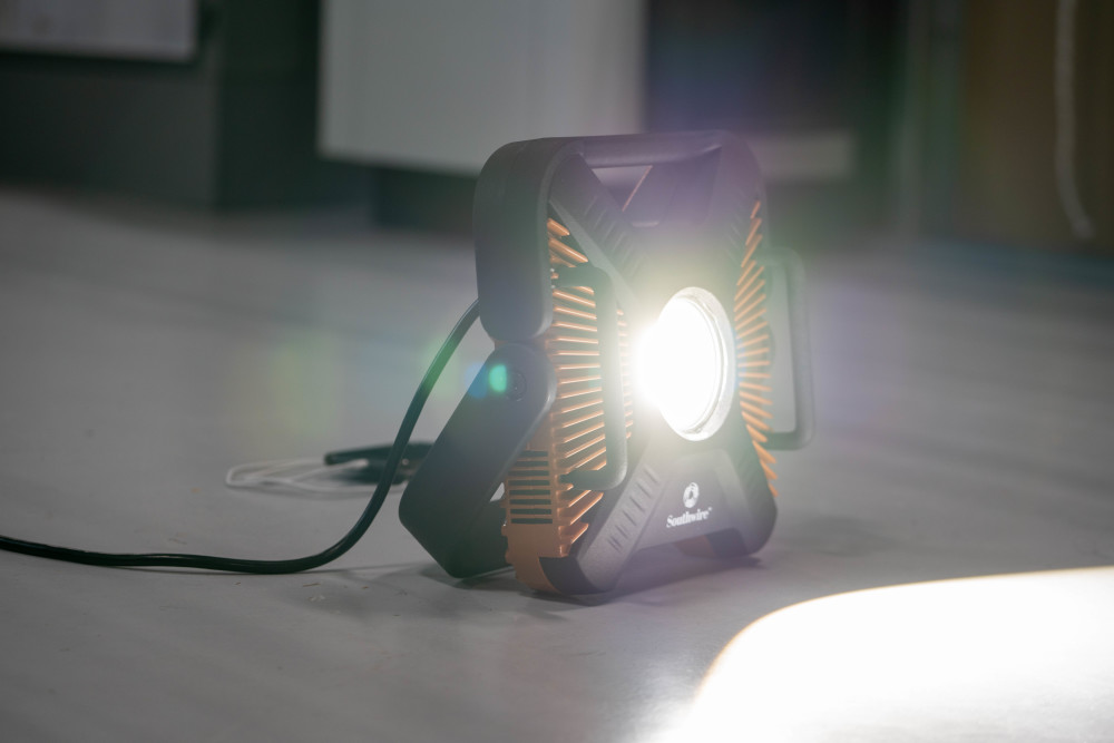 Southwire 10000 Lumen LED Work Light - Ascmtools