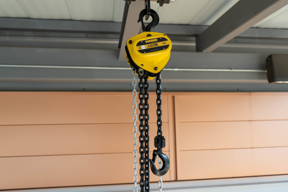 Sumner 1- 1/2-Ton Chain Hoist with 20 ft. Lift and Overload Protection - Ascmtools