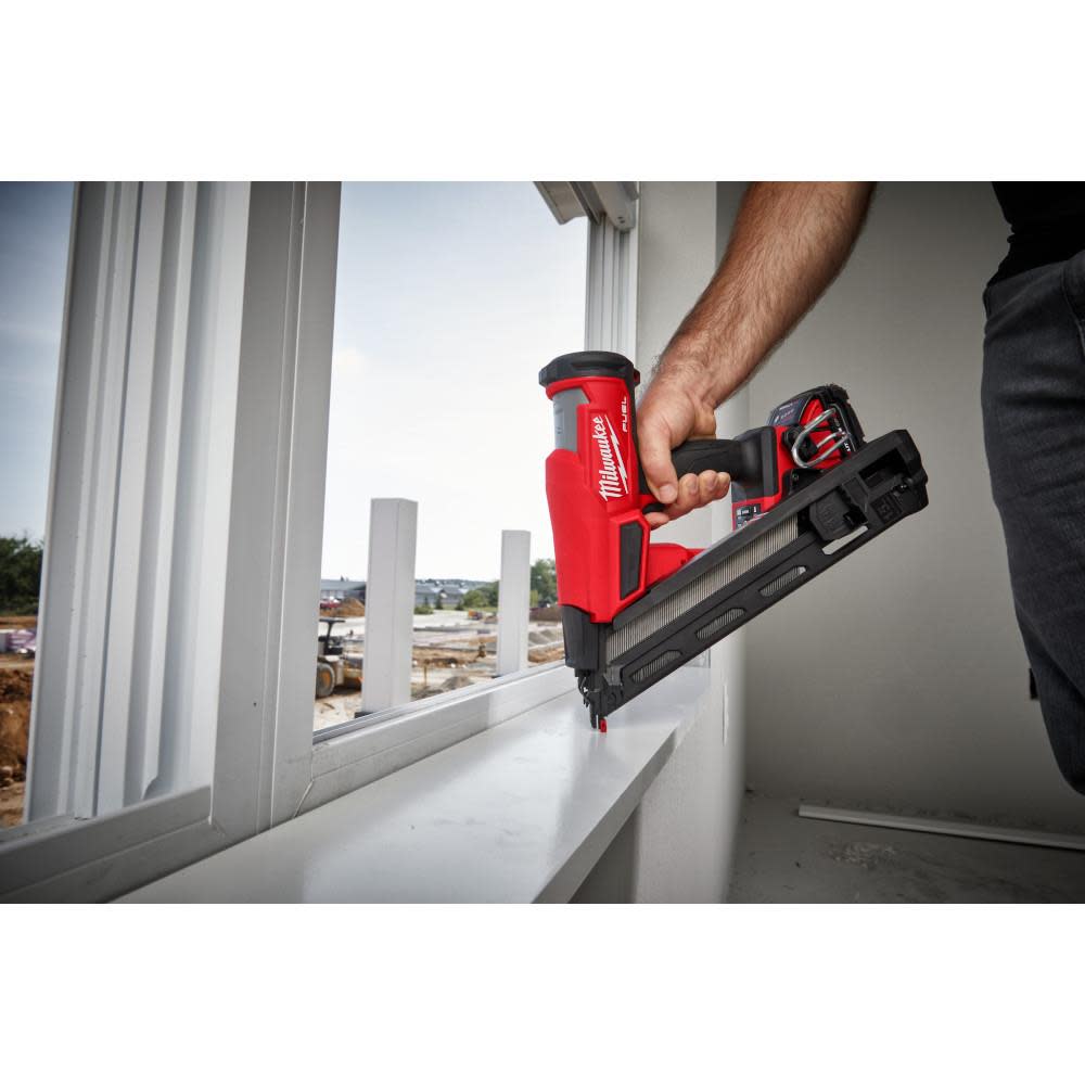 Milwaukee M18 FUEL 15 Gauge Finish Nailer Kit - Ascmtools