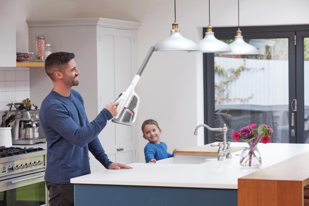 Black and Decker 12V Cordless Handheld Vacuum - Ascmtools