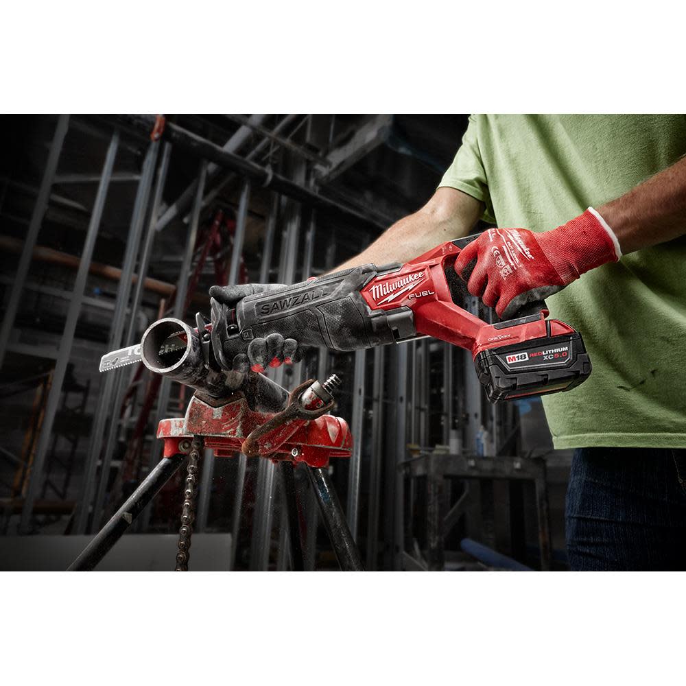 Milwaukee M18 FUEL SAWZALL Reciprocating Saw with ONE-KEY – 2 Battery XC5.0 Kit - Ascmtools