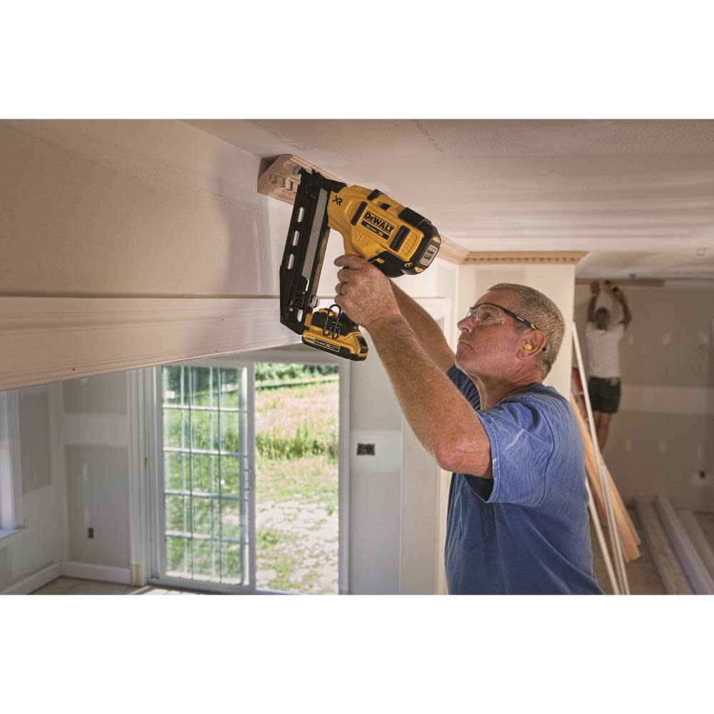 DEWALT 20 V MAX* 16 Gauge Angled Cordless Finish Nailer Kit - Ascmtools