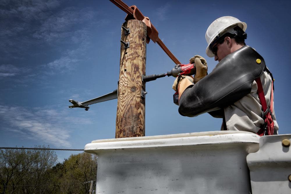 Milwaukee SHOCKWAVE Lineman’s 3-in-1 Distribution Utility Socket - Ascmtools