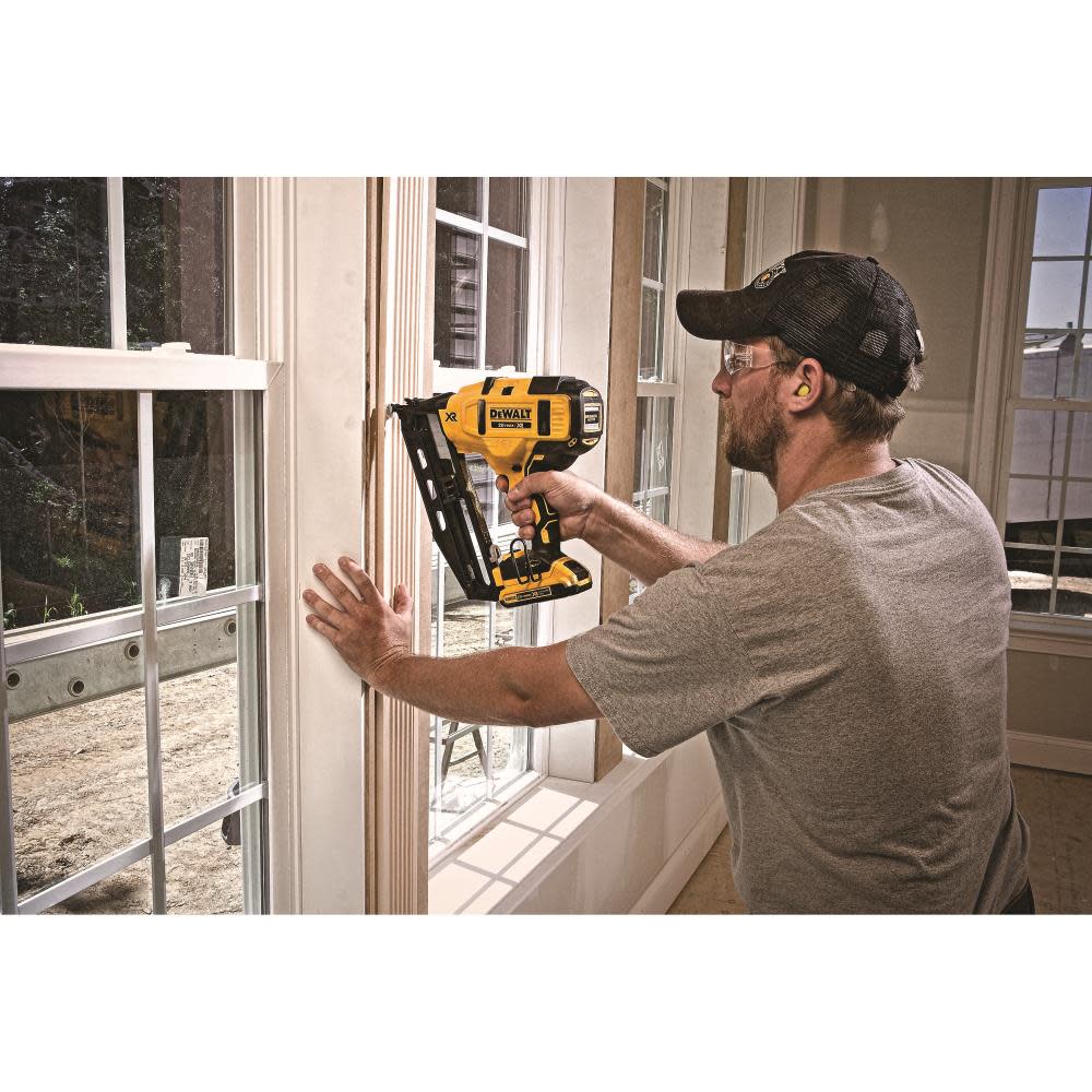 DEWALT 20 V MAX* 16 Gauge Angled Cordless Finish Nailer Kit - Ascmtools