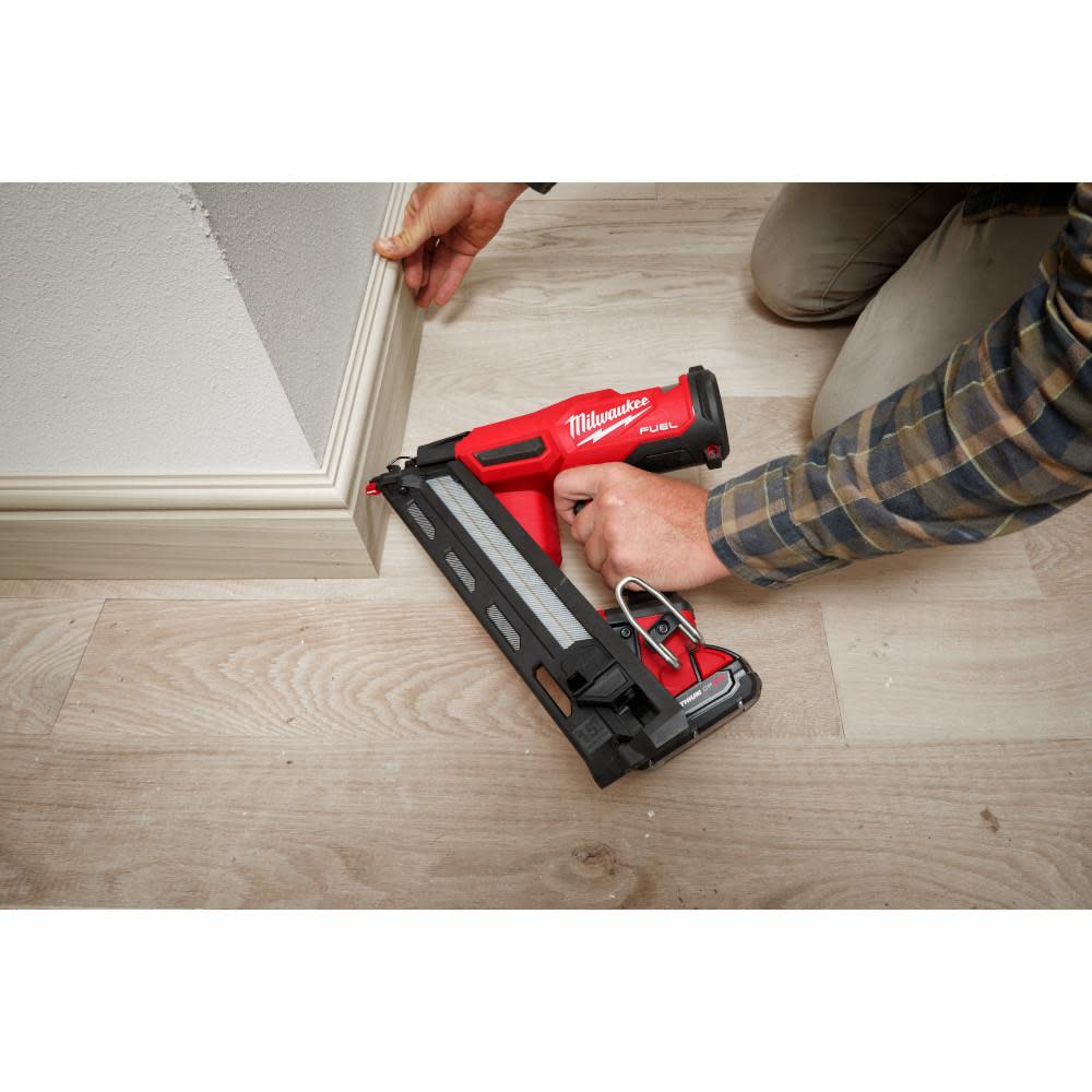 Milwaukee M18 FUEL 15 Gauge Finish Nailer Kit - Ascmtools