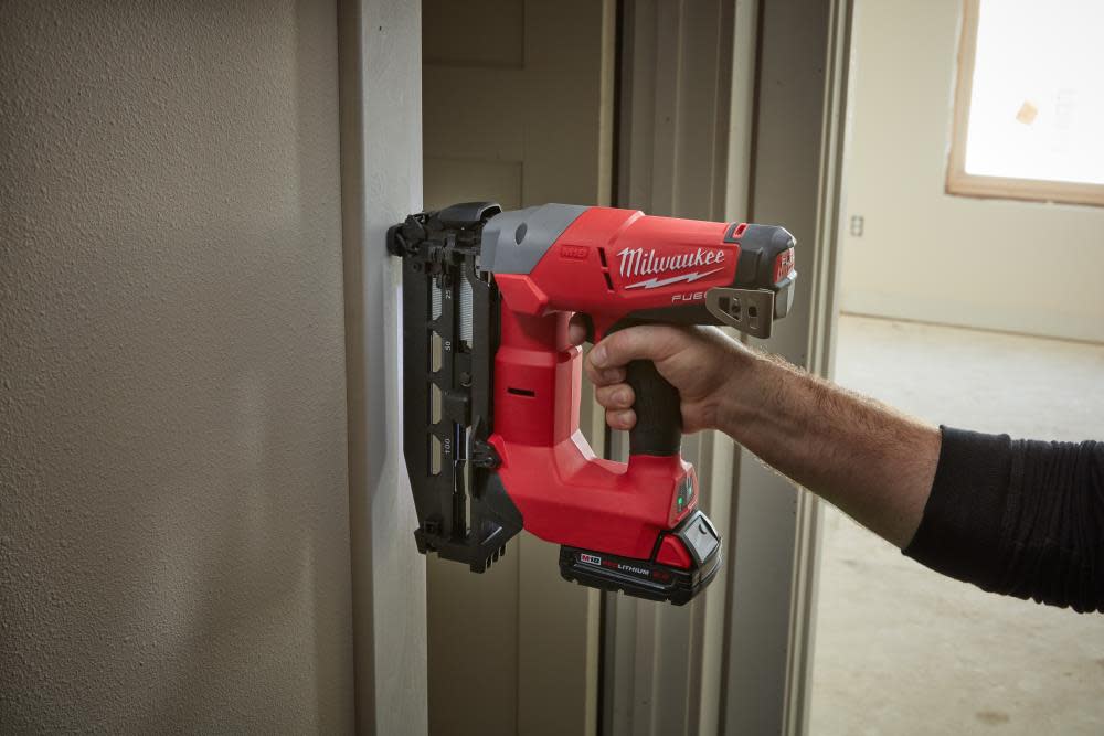 Milwaukee M18 FUEL 16 Gauge Straight Finish Nailer Kit - Ascmtools