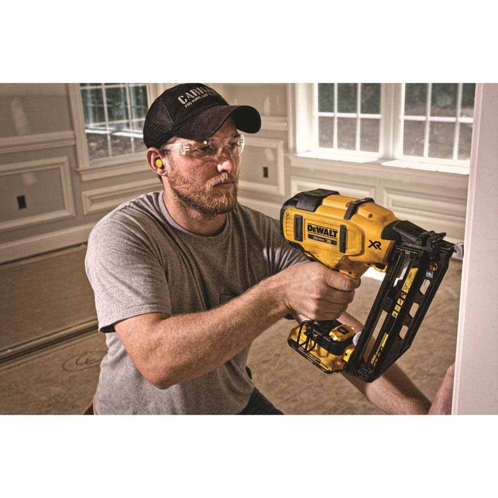 DEWALT 20 V MAX* 16 Gauge Angled Cordless Finish Nailer Kit - Ascmtools