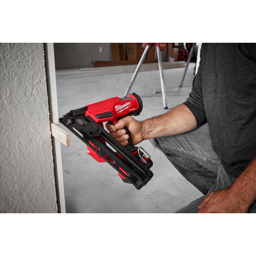 Milwaukee M18 FUEL 15 Gauge Finish Nailer Kit - Ascmtools