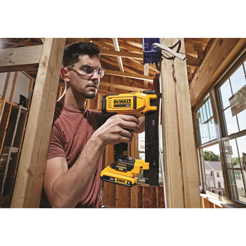 DEWALT 20V MAX* Cordless Cable Stapler Kit - Ascmtools