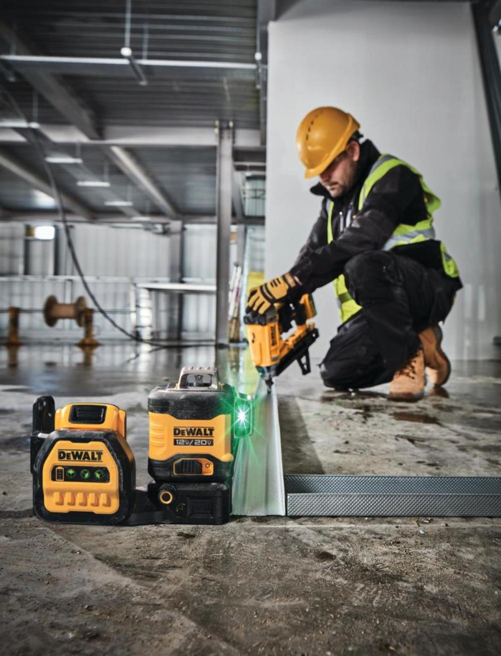 DEWALT 20V 3 x 360 Green Laser with Battery and Charger - Ascmtools