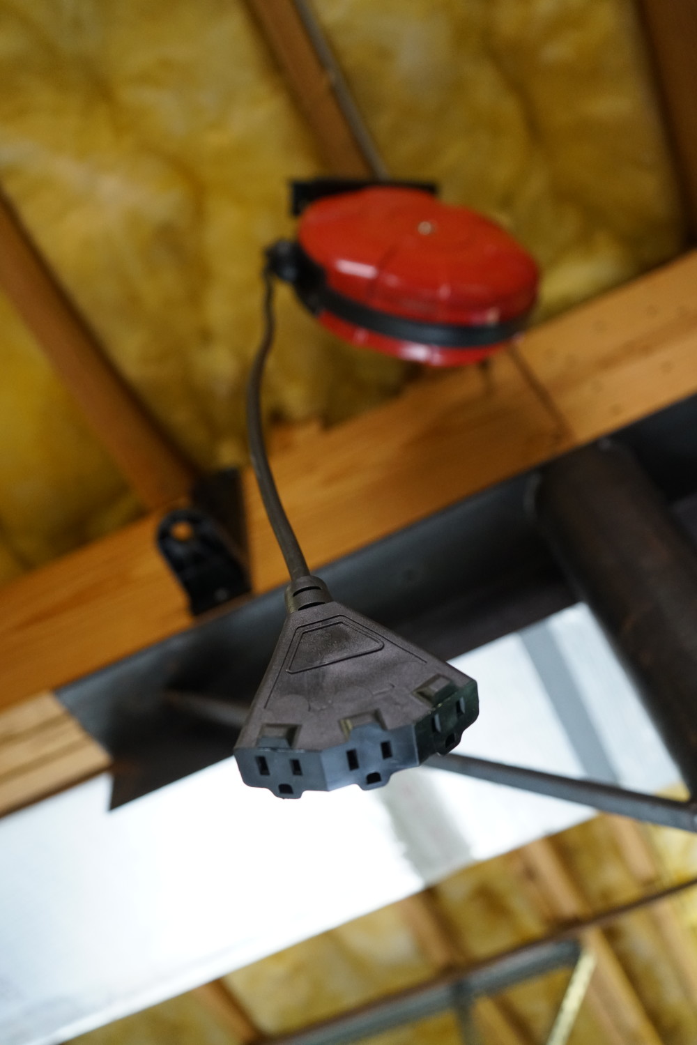 Southwire Retractable Reel Cord 3 Outlet 30′ - Ascmtools