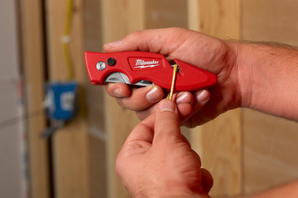 Milwaukee Fastback Flip-Blade Utility Knife - Ascmtools