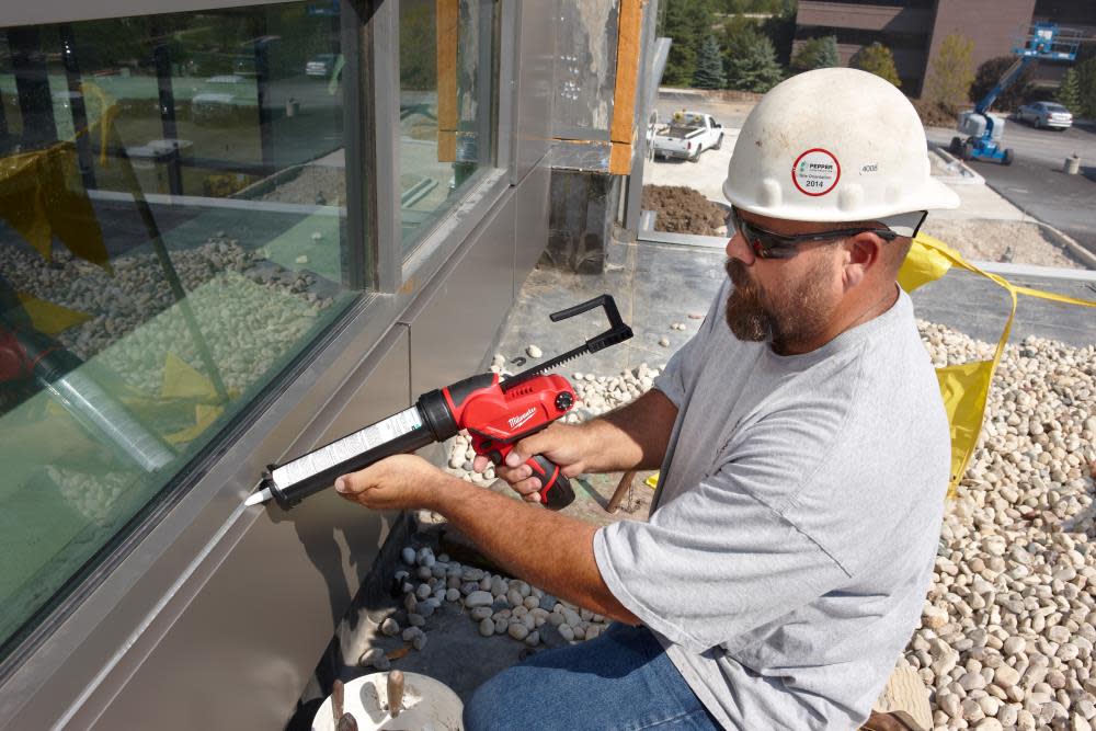 Milwaukee M12 10 oz Caulk Gun - Ascmtools