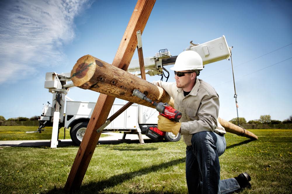 Milwaukee SHOCKWAVE Lineman’s 3-in-1 Distribution Utility Socket - Ascmtools