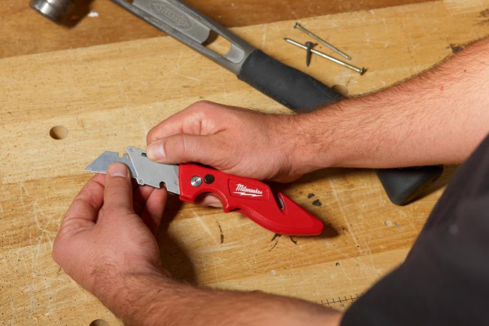 Milwaukee Fastback Flip-Blade Utility Knife - Ascmtools
