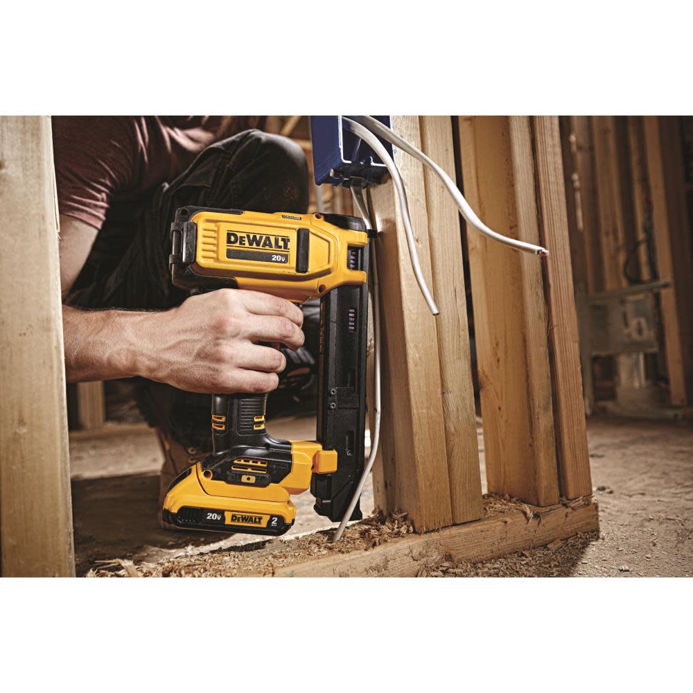 DEWALT 20V MAX* Cordless Cable Stapler Kit - Ascmtools