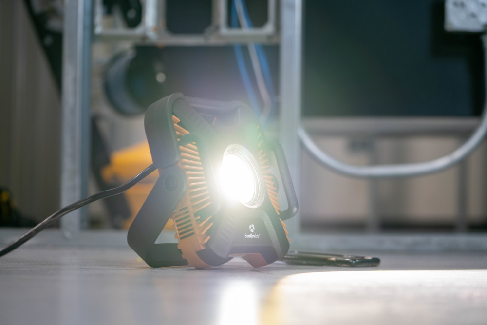 Southwire 10000 Lumen LED Work Light - Ascmtools