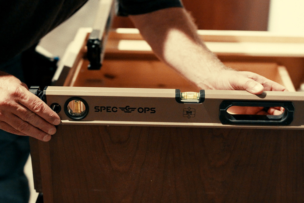 Spec Ops Tools Magnetic Box Beam Level with Bungee 24″ - Ascmtools