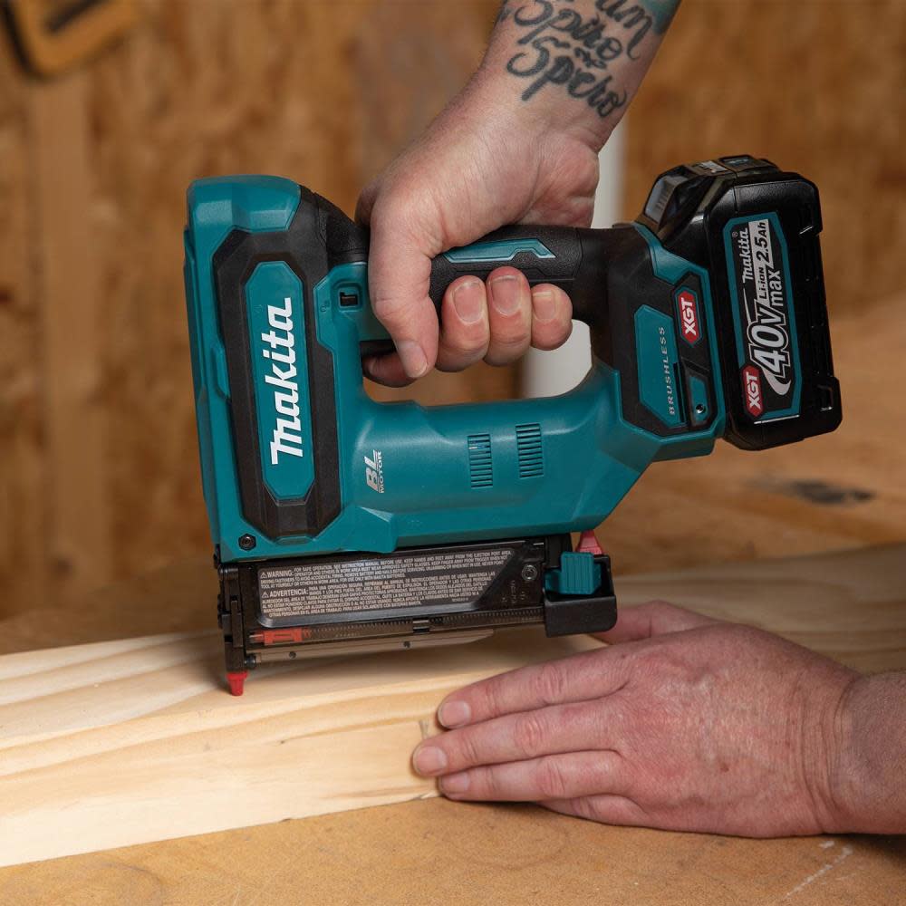 Makita 40V max XGT Pin Nailer Kit Brushless Cordless 23 Gauge 2.5Ah - Ascmtools