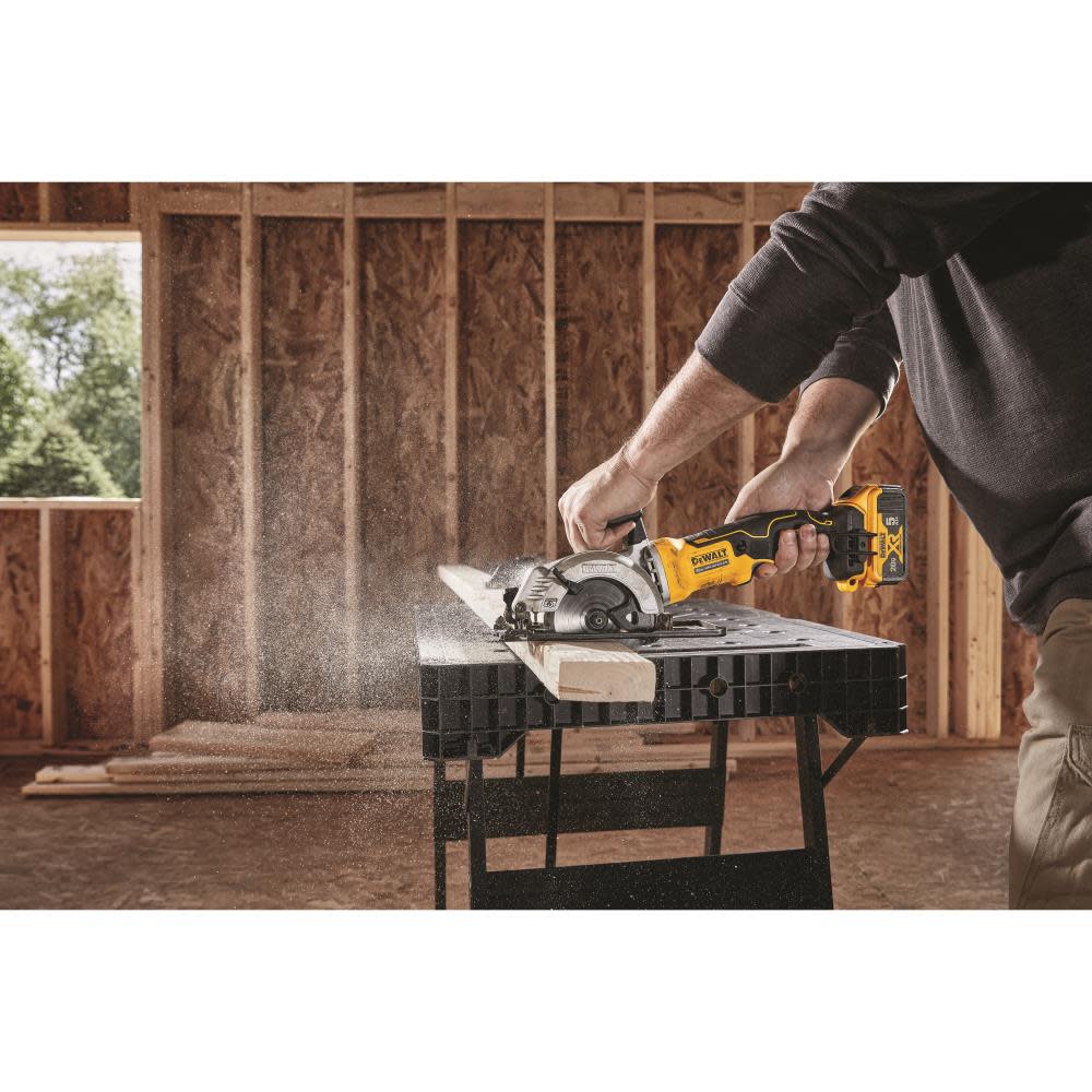 DEWALT ATOMIC 20V MAX* Brushless 4-1/2 in. Cordless Circular Saw Kit - Ascmtools