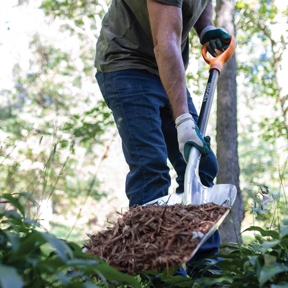 Fiskars Fiberglass Scoop Shovel - Ascmtools