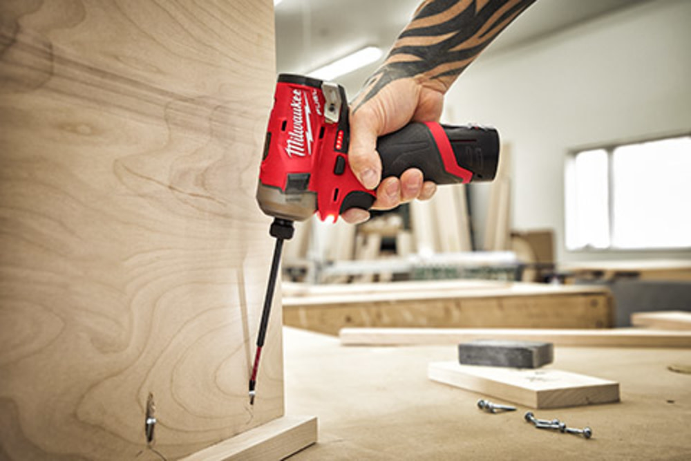 Milwaukee M12 FUEL SURGE 1/4″ Hex Hydraulic Driver with REDLITHIUM Kit - Ascmtools